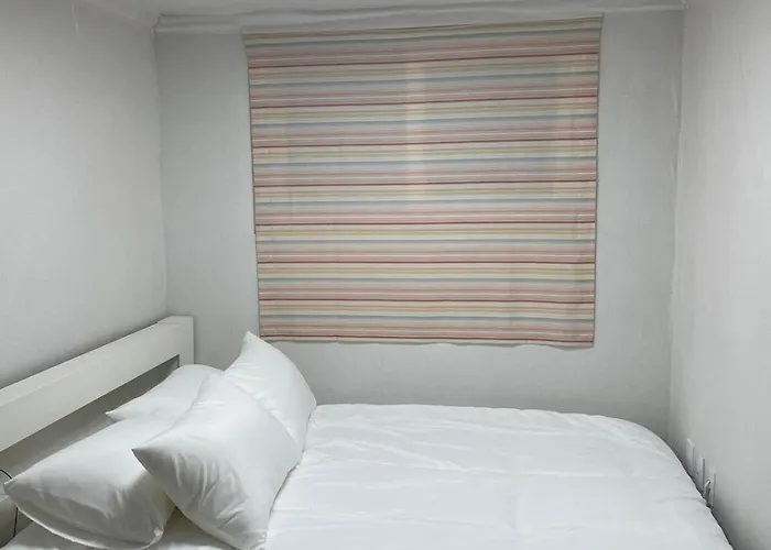 Pupu House Ngam Branch Hongdae Myeongdong Cost-effective Station Area *