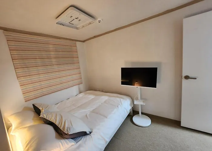 Pupu House Ngam Branch Hongdae Myeongdong Cost-effective Station Area
