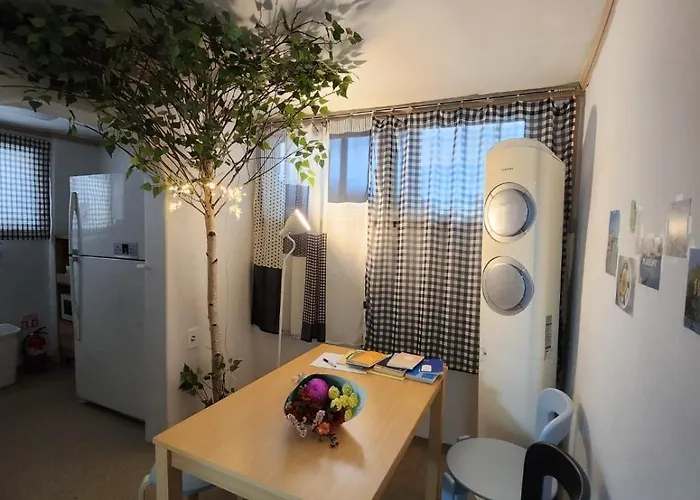 Pupu House Ngam Branch Hongdae Myeongdong Cost-effective Station Area